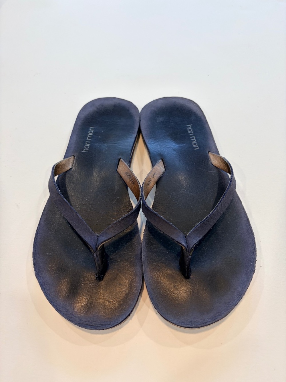 Hari Mari Navy Leather Flip Flops Women's Size 6 Thong Sandals Comfort